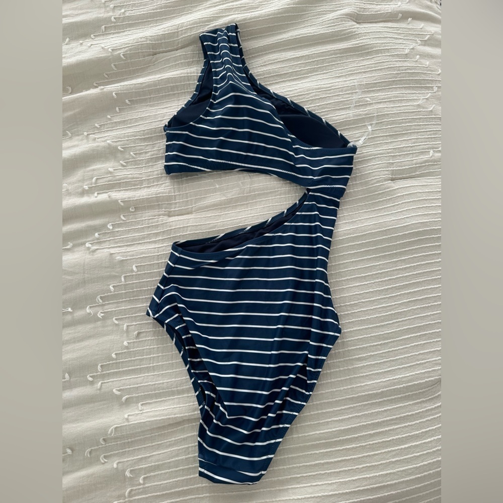 NWT J. Crew Cutout one-piece full-coverage swimsuit in navy stripe, size 4 - Picture 5 of 6